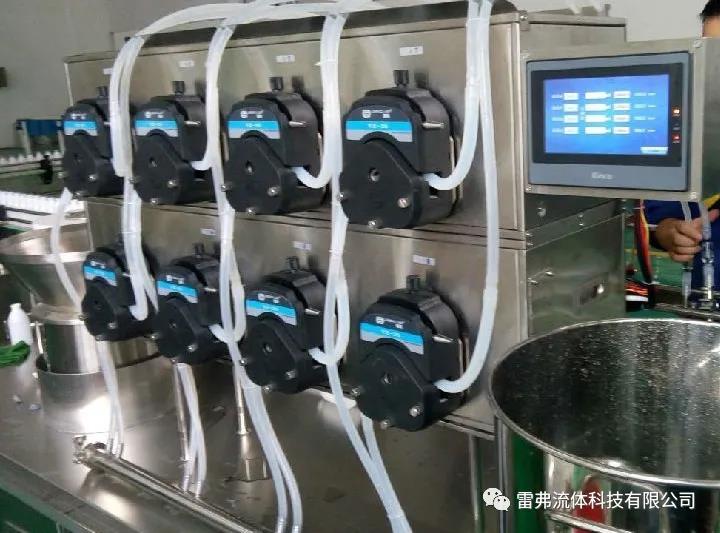 蠕動泵灌裝現(xiàn)場